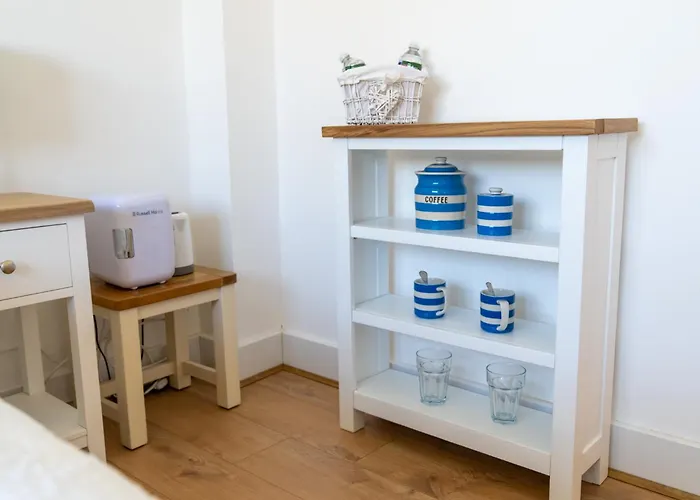 Trethvor House Ensuite Double Room With Free Parking In Quiet Residential Area