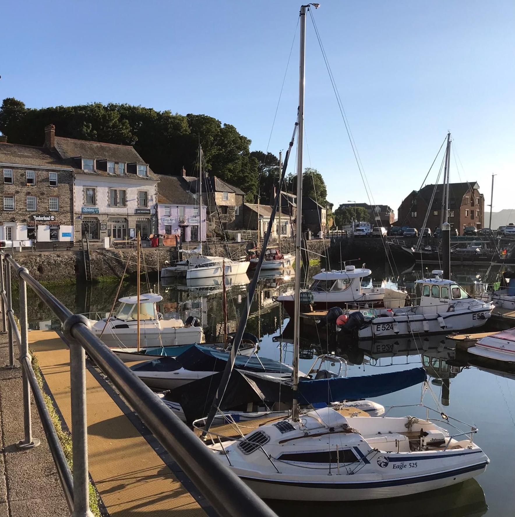 Homestay Trethvor House Ensuite Double With Free Parking In Quiet Residential Area