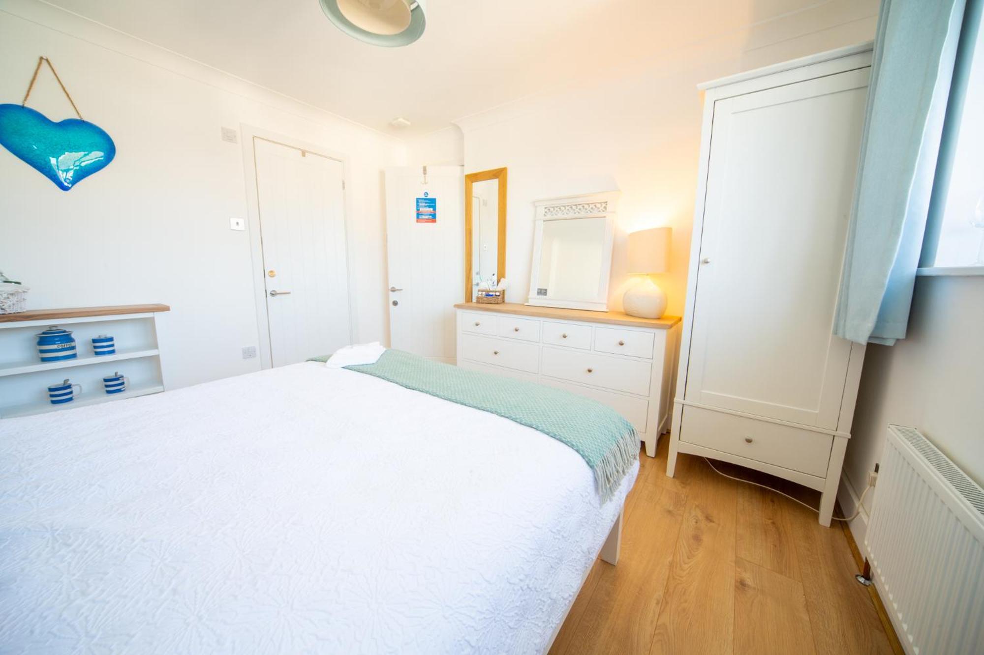 Trethvor House Ensuite Double With Free Parking In Quiet Residential Area Homestay